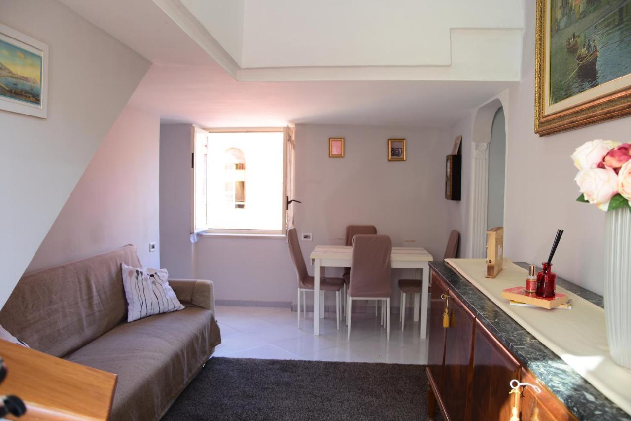 Scugnizzella Holiday House Leilighet Napoli Eksteriør bilde