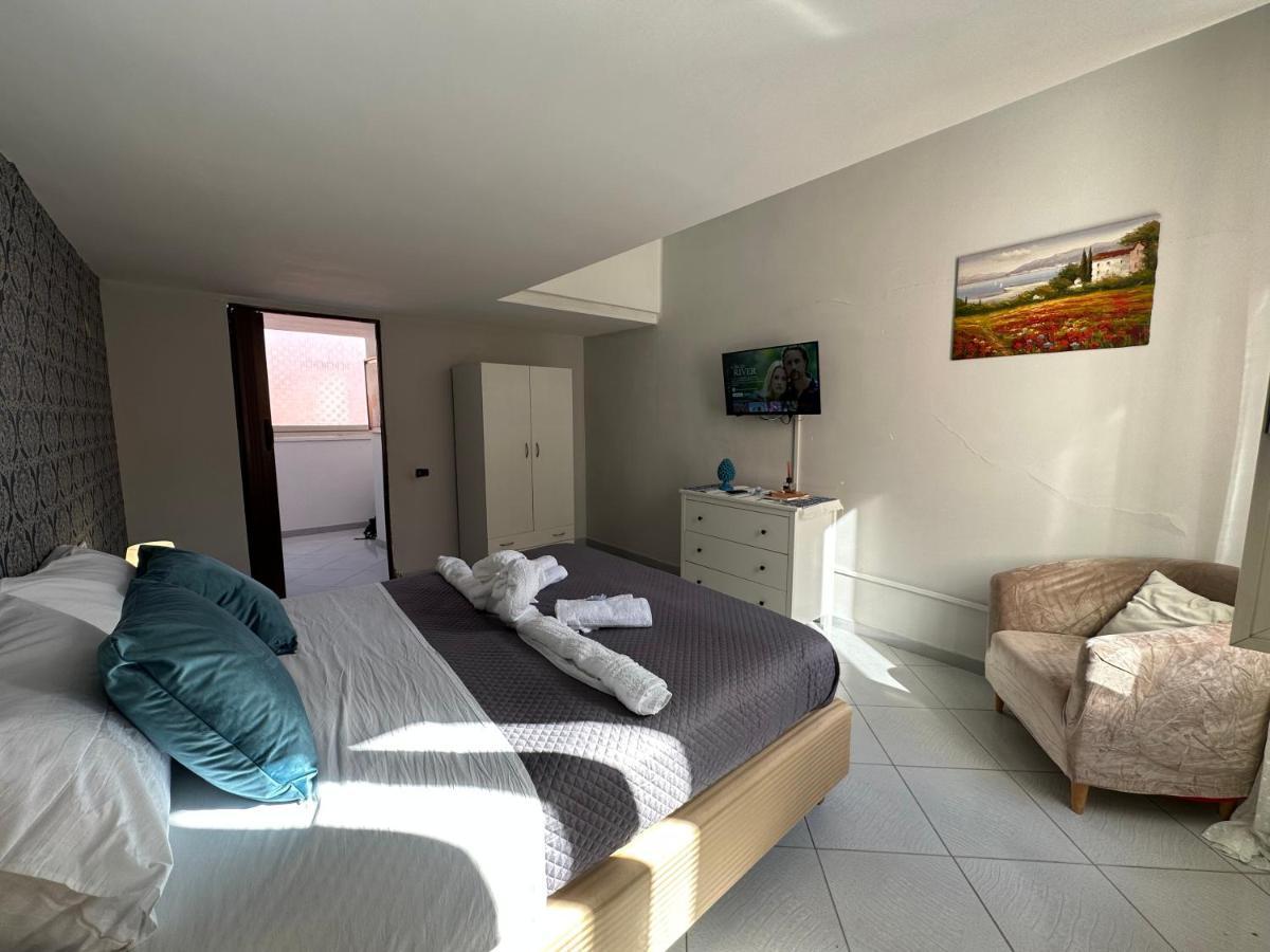 Scugnizzella Holiday House Leilighet Napoli Eksteriør bilde