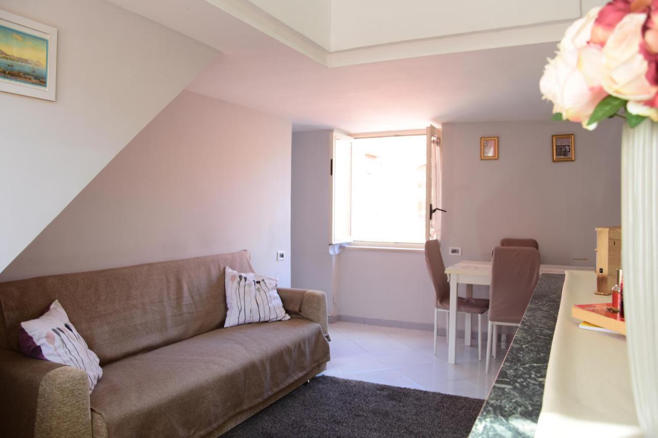 Scugnizzella Holiday House Leilighet Napoli Eksteriør bilde